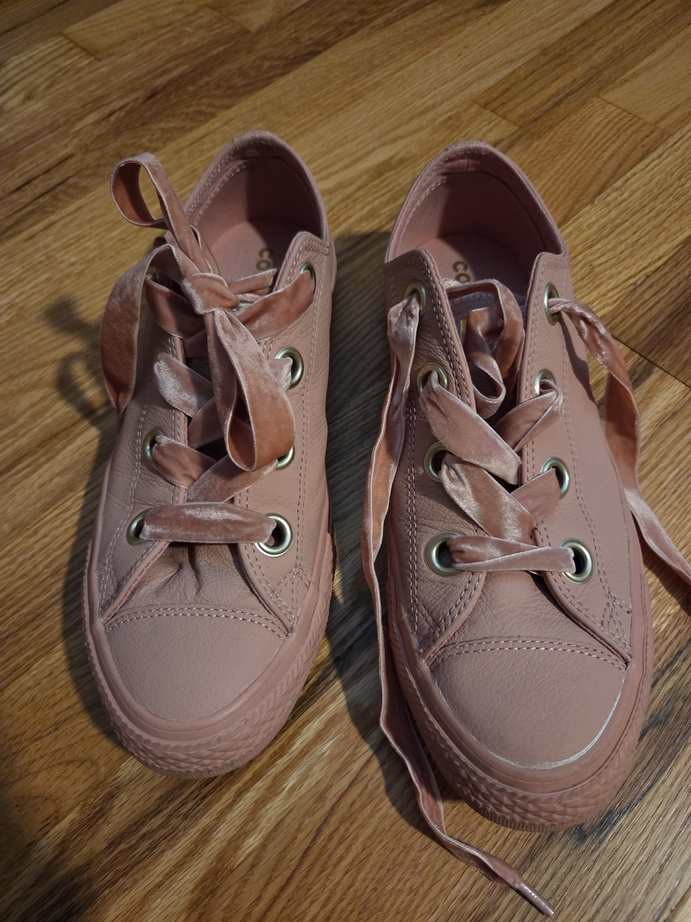 Converse Leather Women's Low-Top Velvet Ribbon Lace Sneakers in Dusty Rose